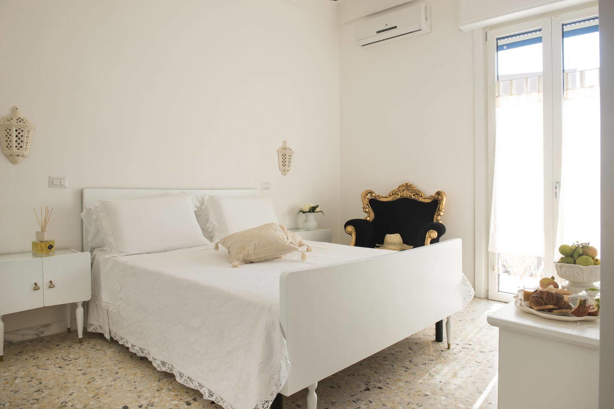 Dimora Cappuccini Guest House Cisternino Buitenkant foto