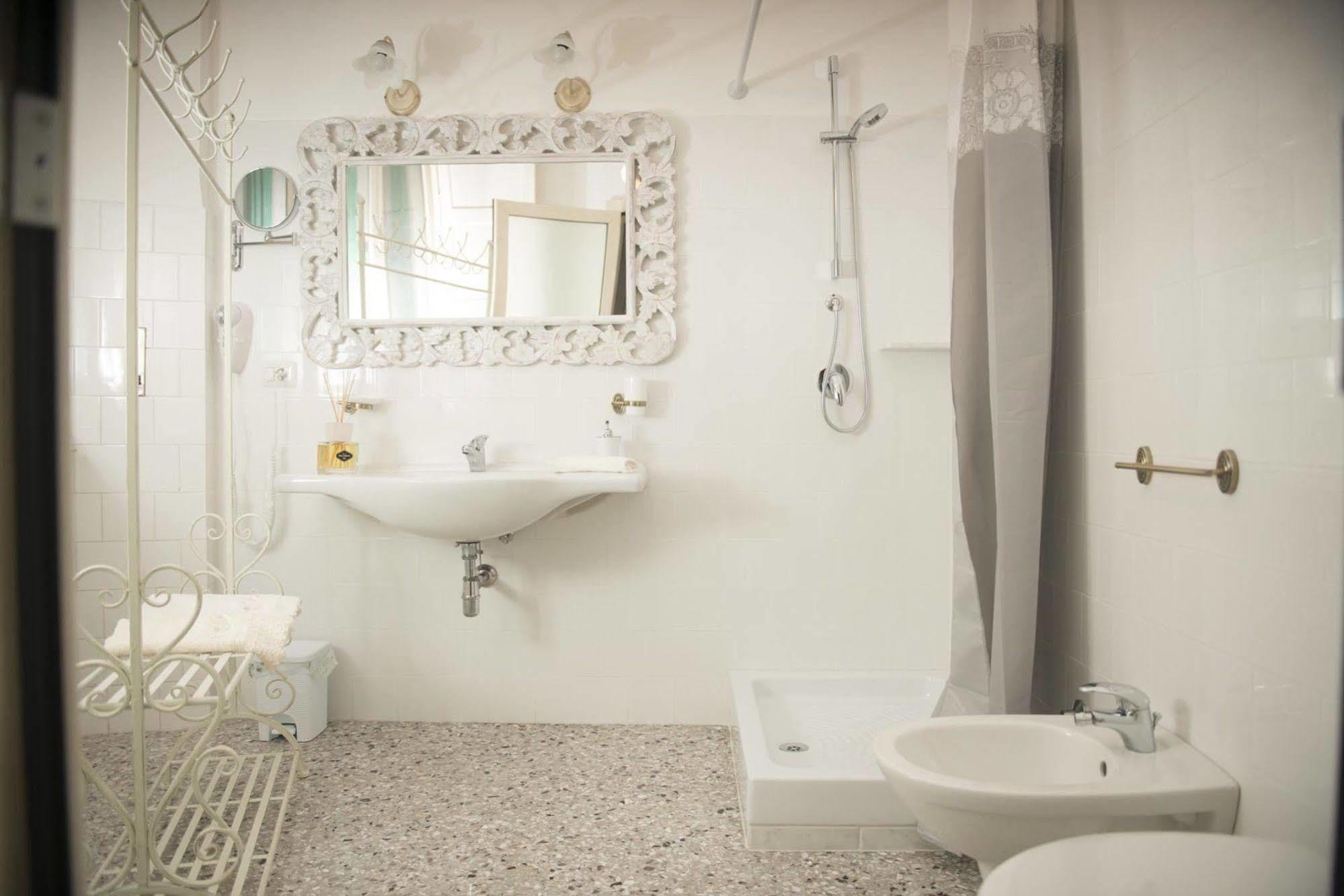 Dimora Cappuccini Guest House Cisternino Buitenkant foto